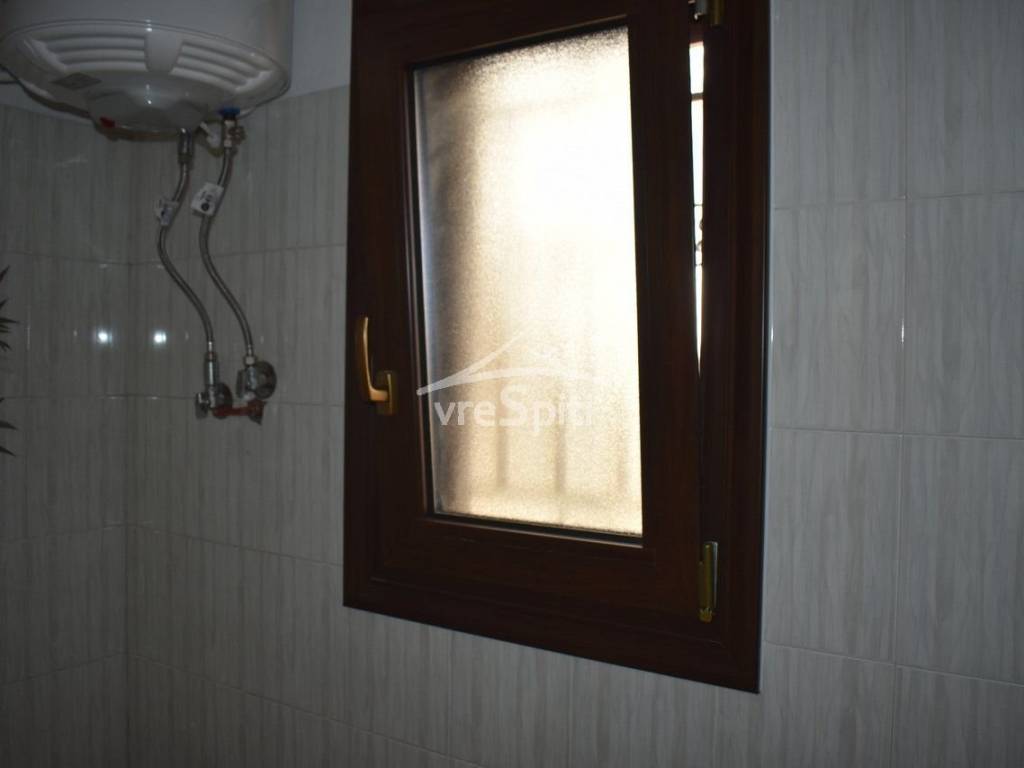 ΠΑΡΑΘΥΡΟ ΛΟΥΤΡΟΥ