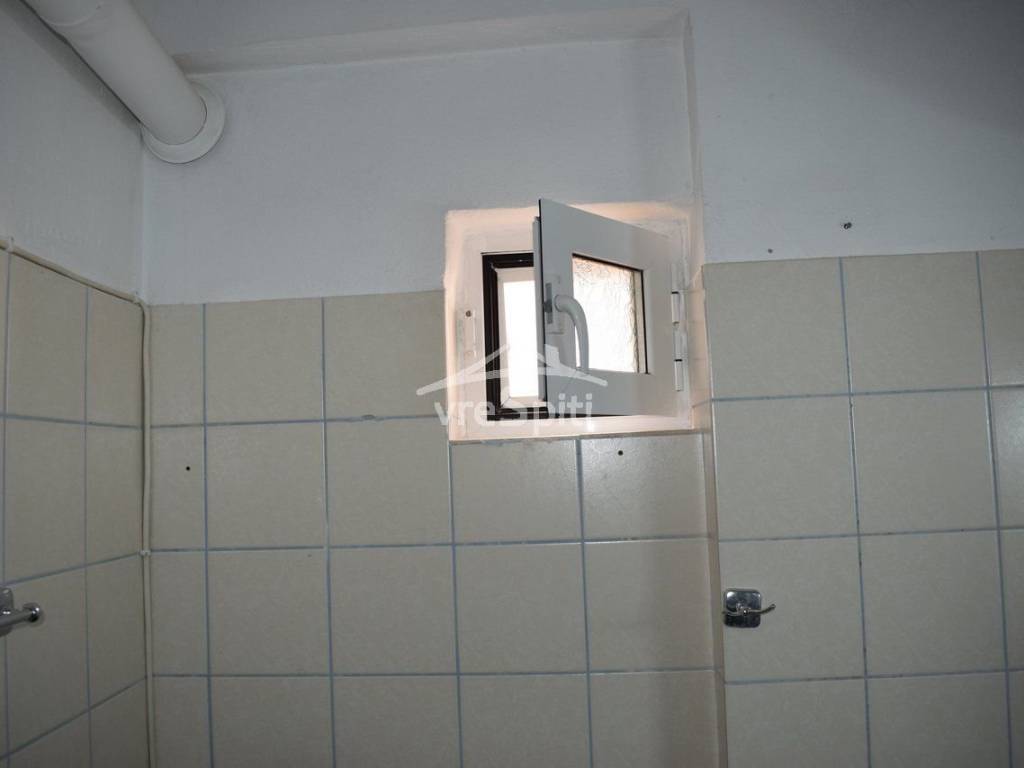 ΠΑΡΑΘΥΡΟ ΛΟΥΤΡΟΥ