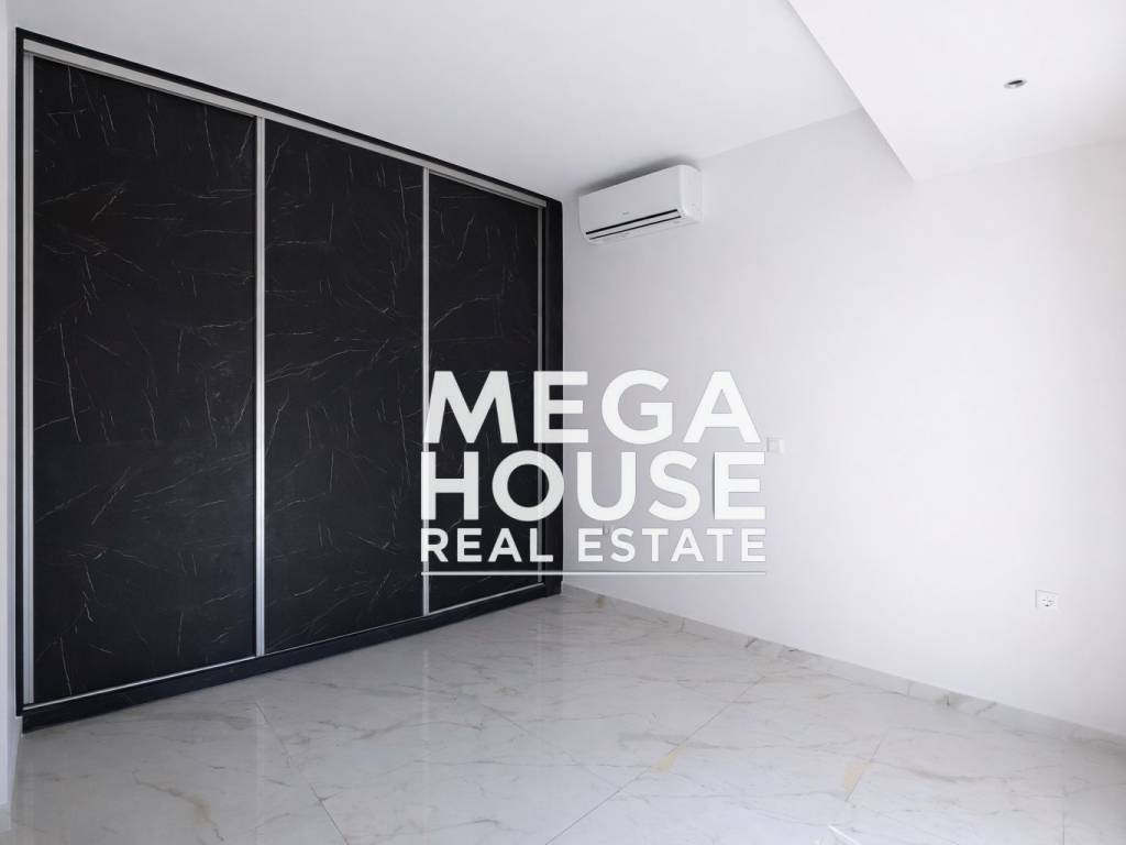 1st bedroom 4th floor