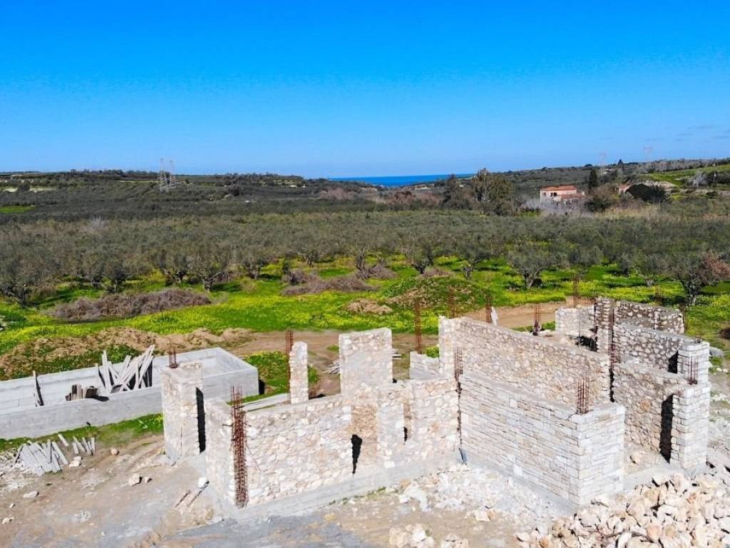 Sygchrone bila me ependyse physikes petras poy syndyazei ten p