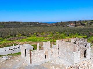 Sygchrone bila me ependyse physikes petras poy syndyazei ten p