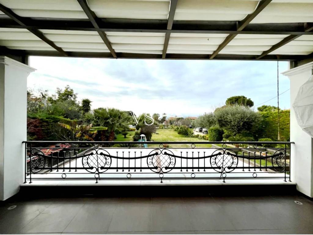 Θέα απο μπαλκόνι