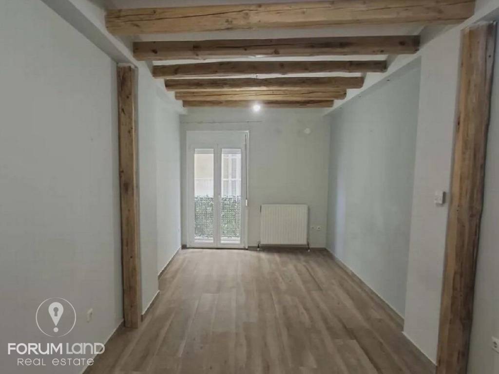 Forumland Real Estate, Σαλόνι