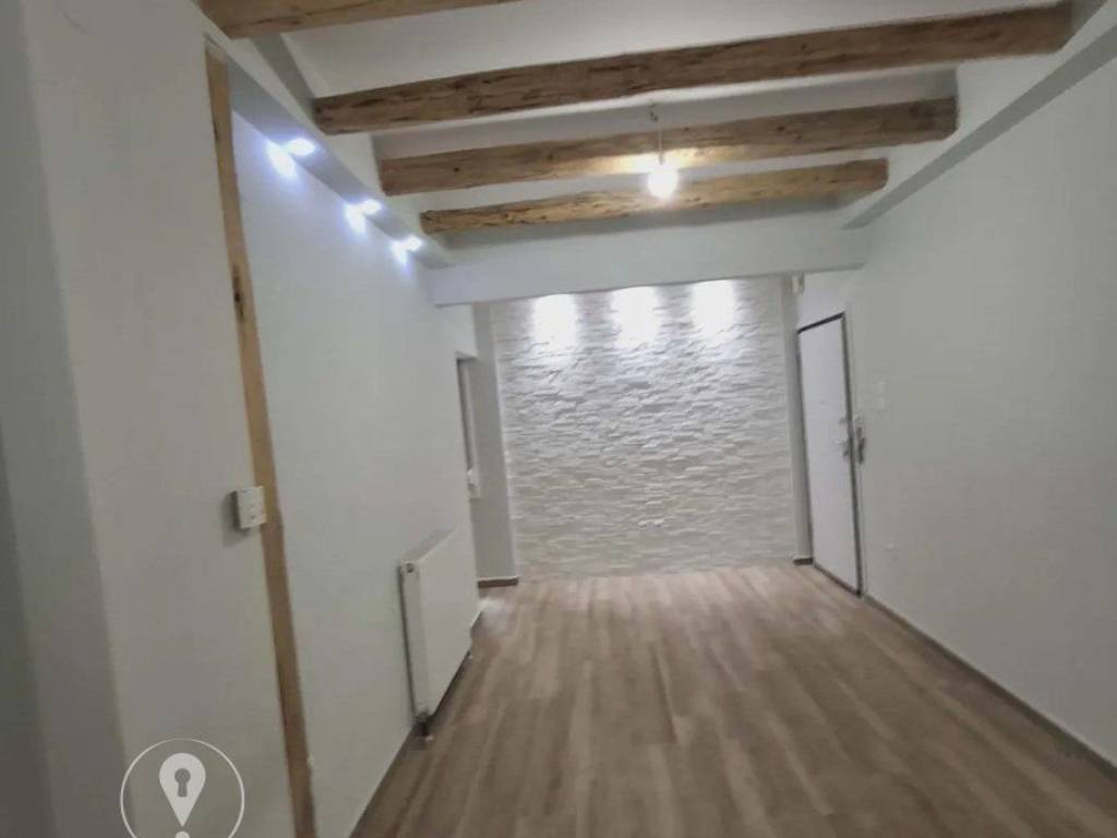 Forumland Real Estate, Είσοδος