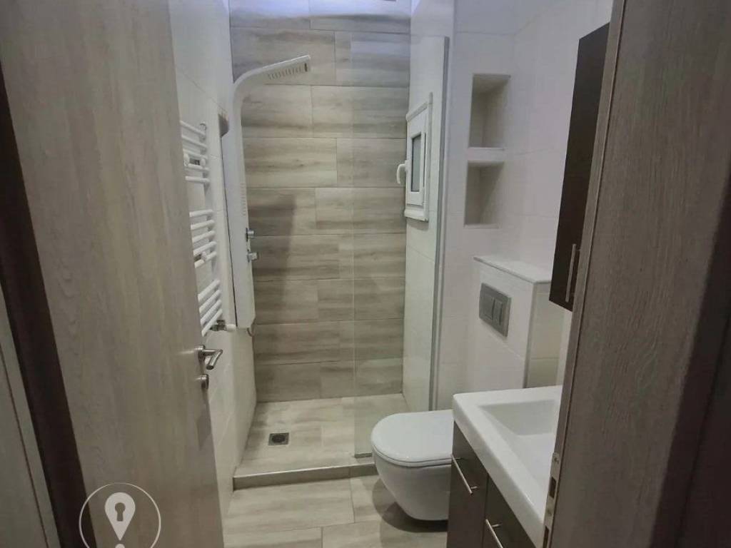 Forumland Real Estate, Μπάνιο