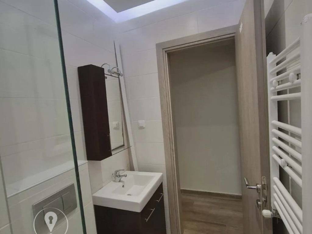 Forumland Real Estate, Μπάνιο