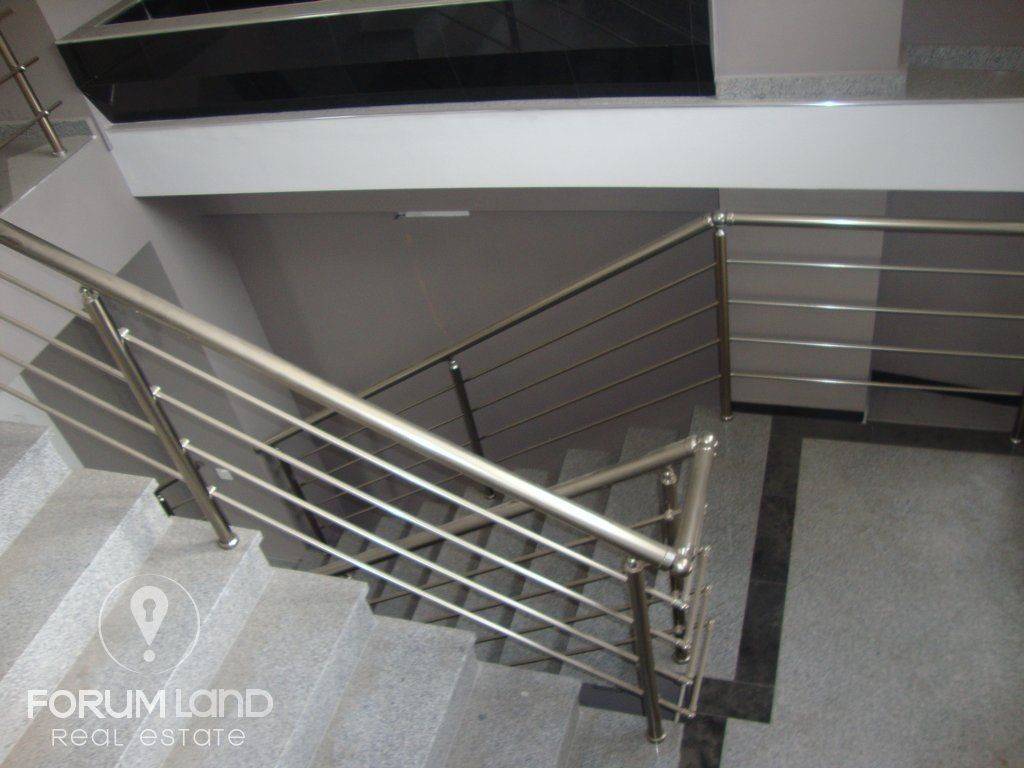 Forumland Real Estate, Εσωτερικές Σκάλες προς υπόγειο