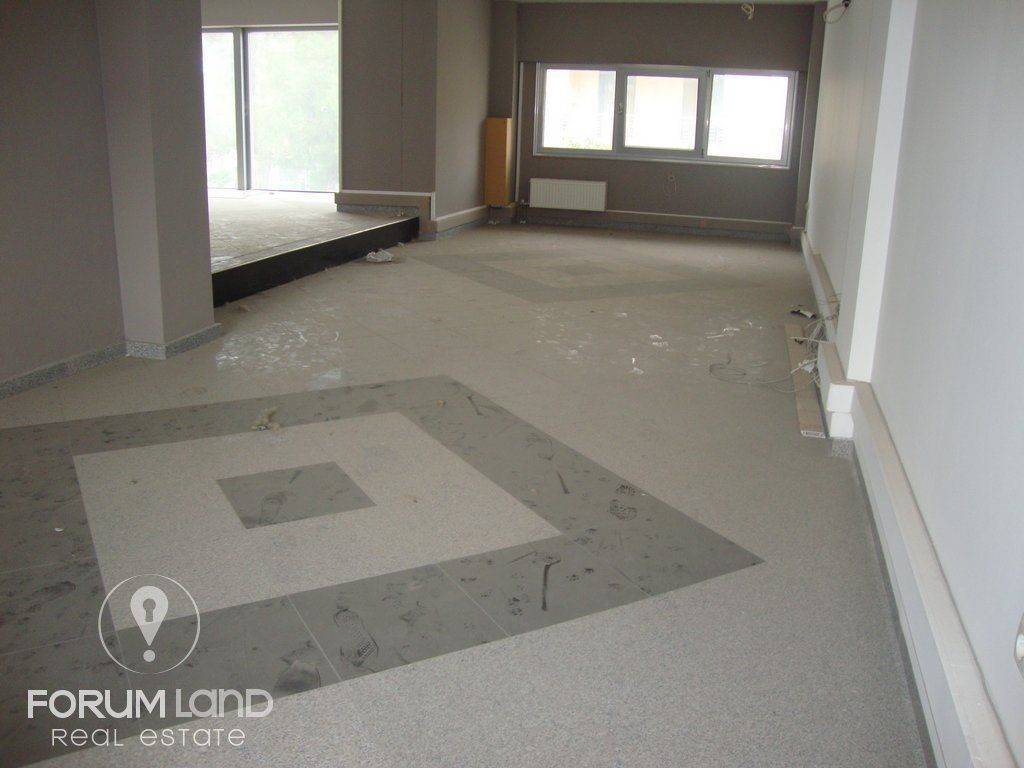 Forumland Real Estate, ισόγειο