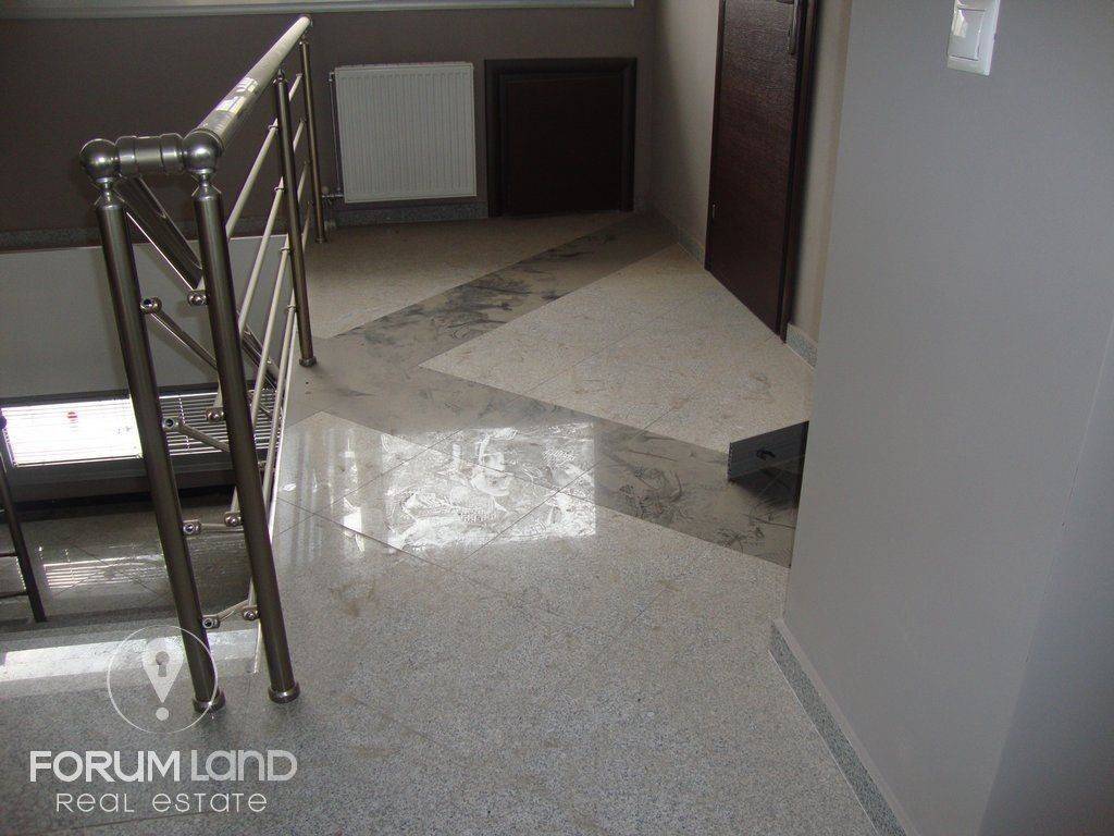 Forumland Real Estate, ισόγειο