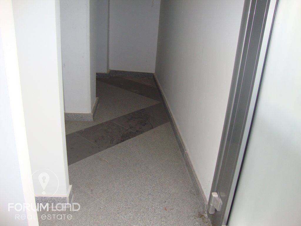 Forumland Real Estate, ισόγειο