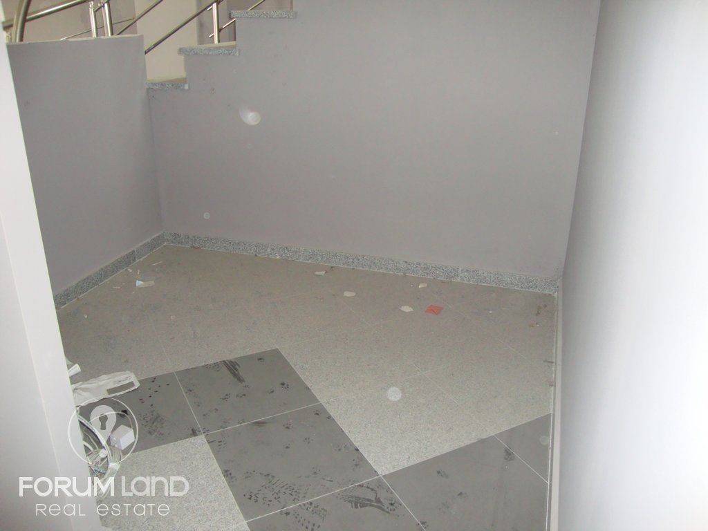 Forumland Real Estate, ισόγειο