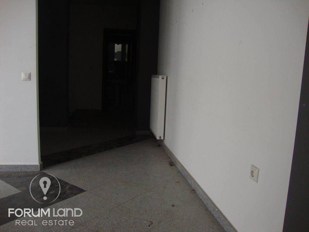 forumland Real Estate, ισόγειο