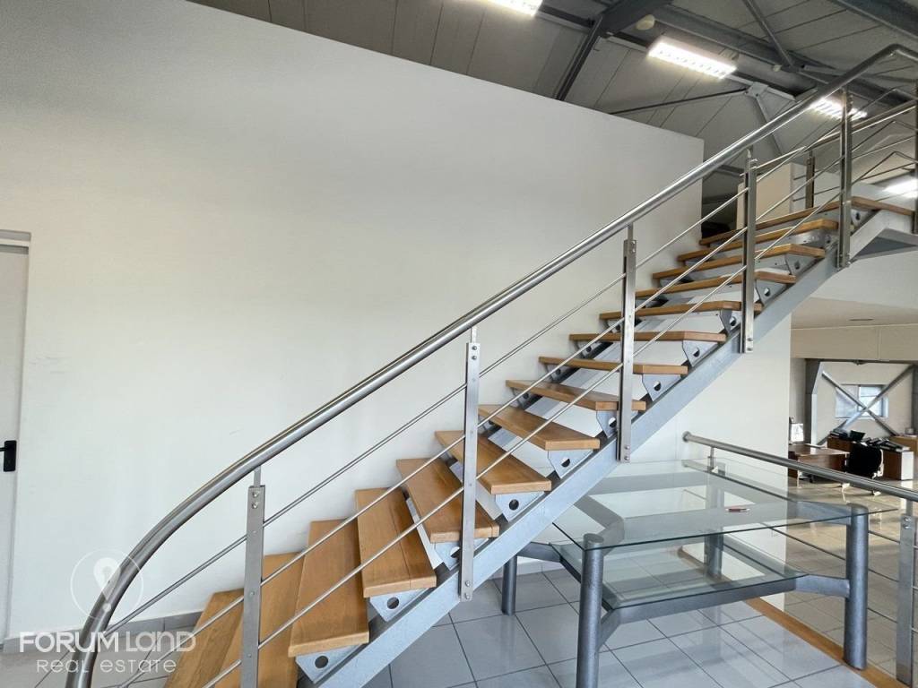 Forumland Real Estate, Εσωτερικές Σκάλες