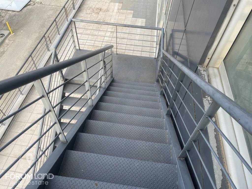 Forumland Real Estate, Εξωτερικές Σκάλες