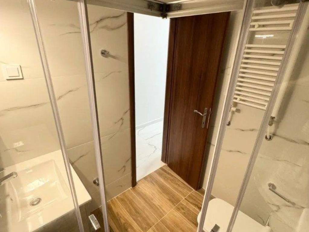 Forumland Real Estate, Μπάνιο