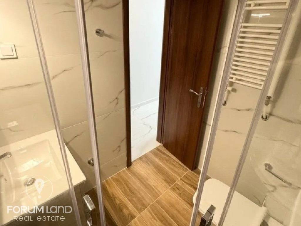 Forumland Real Estate, Μπάνιο