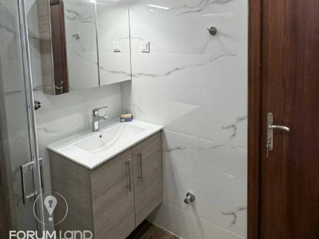 Forumland Real Estate, Μπάνιο