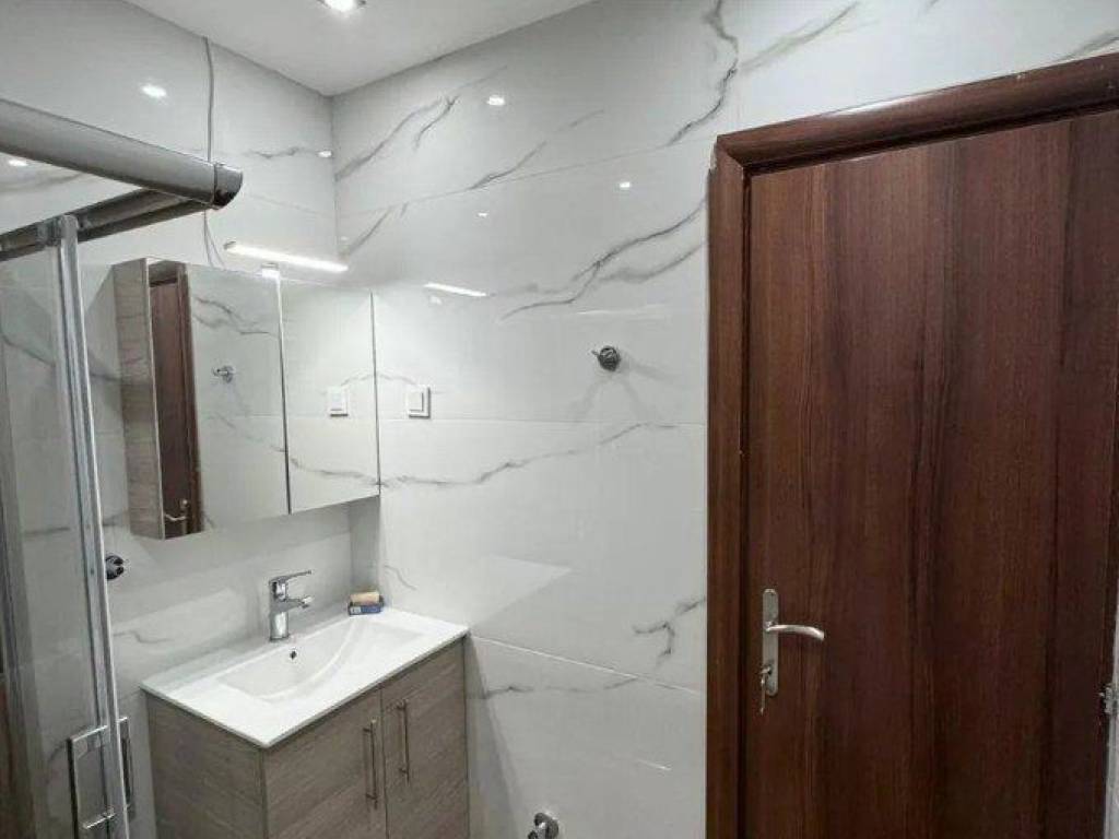 Forumland Real Estate, Μπάνιο