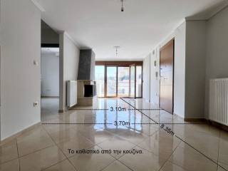 Καθιστικό από την κουζίνα.