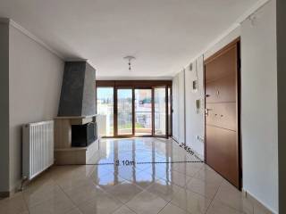 Καθιστικό από την κουζίνα.