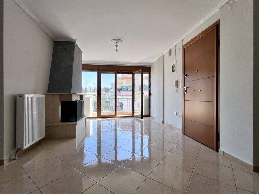 Καθιστικό από την κουζίνα.