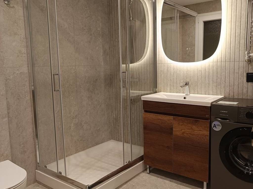 Forumland Real Estate, Μπάνιο