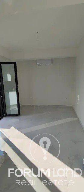 Forumland Real Estate, Σαλόνι