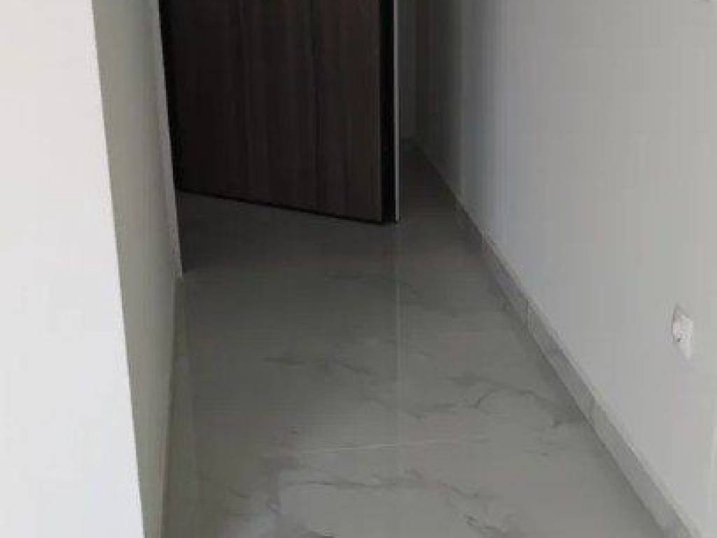 Forumland Real Estate, Θωρακισμένη πόρτα