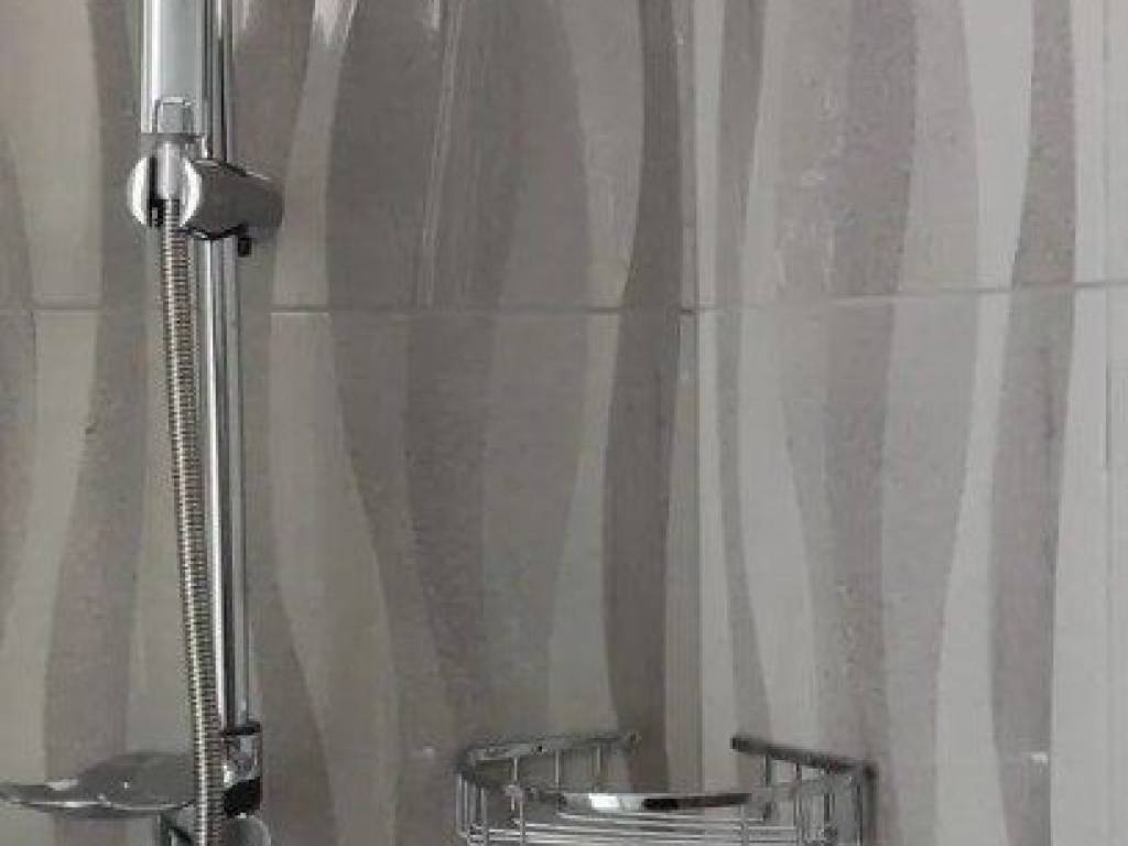 Forumland Real Estate, ντουζιέρα