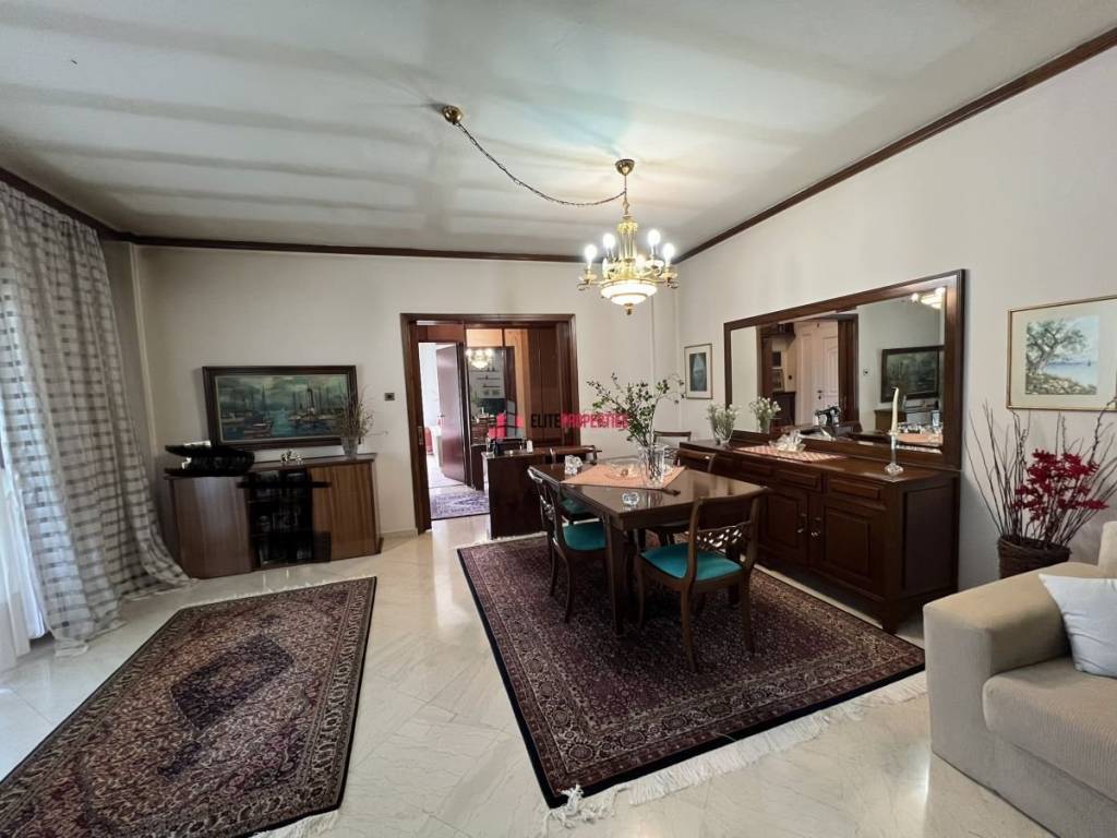 ΣΑΛΟΝΟΤΡΑΠΕΖΑΡΙΑ