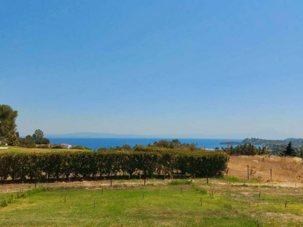 Ο κήπος 200 τ.μ. με υπέροχη θέα και διαμόρφωση