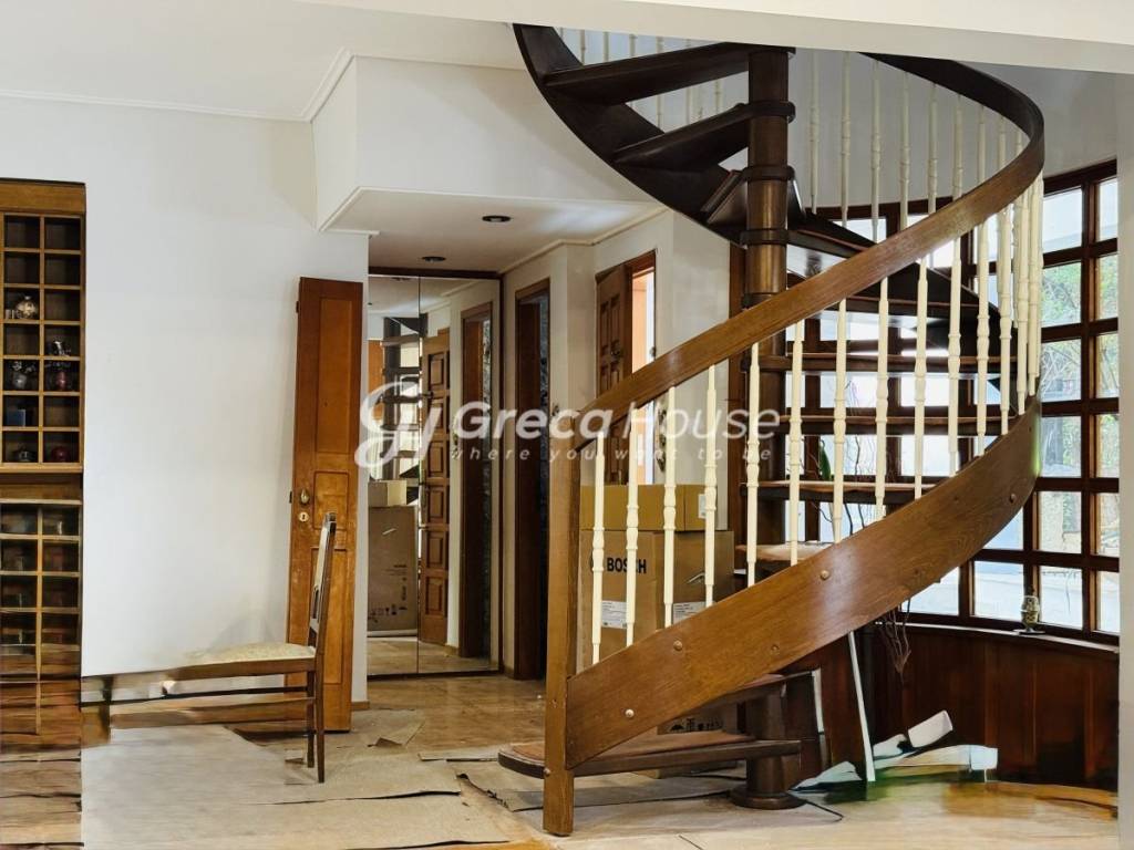 Mezoneta pros polese CHalandri Rizareios