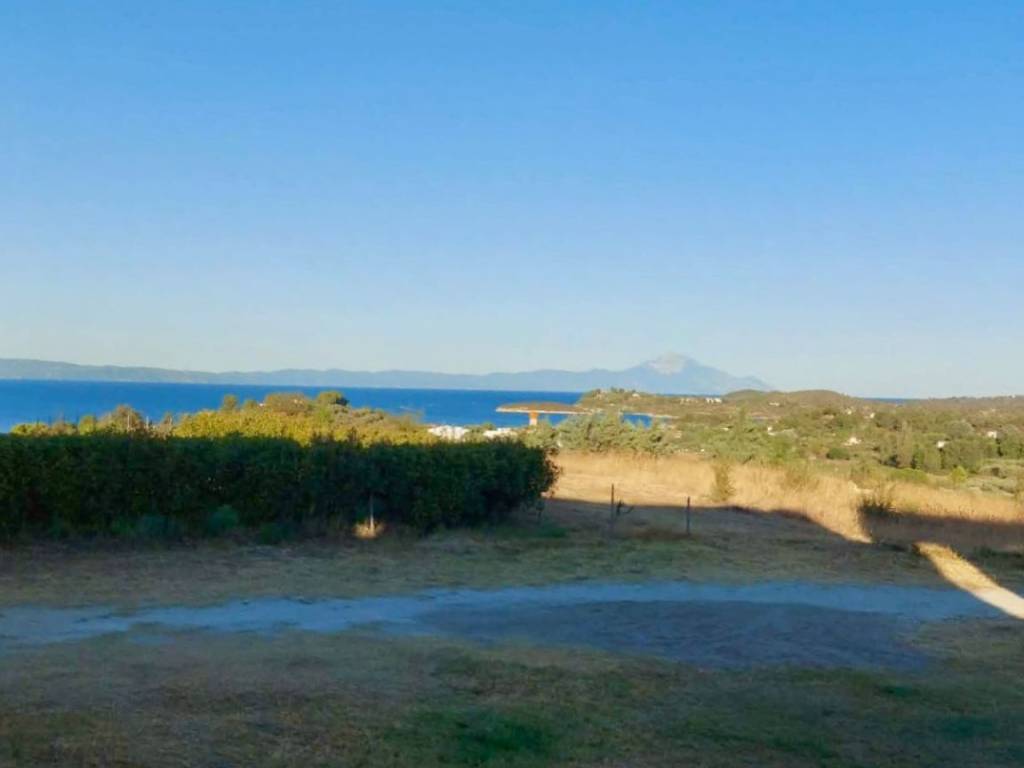 Ο κήπος 200 τ.μ. με υπέροχη θέα και διαμόρφωση