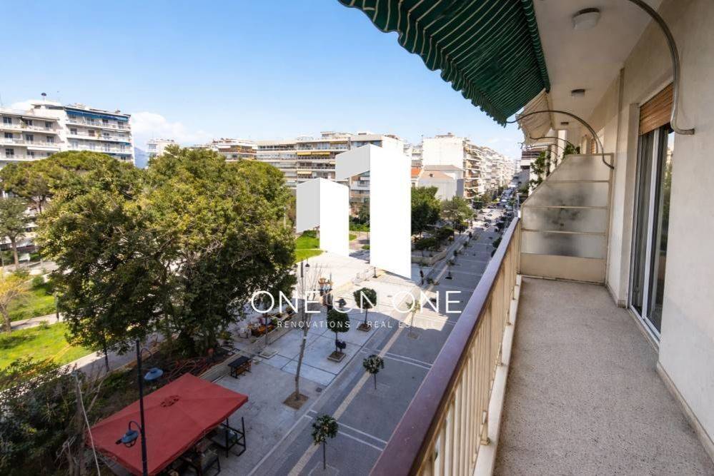 Θέα απο μπαλκόνι