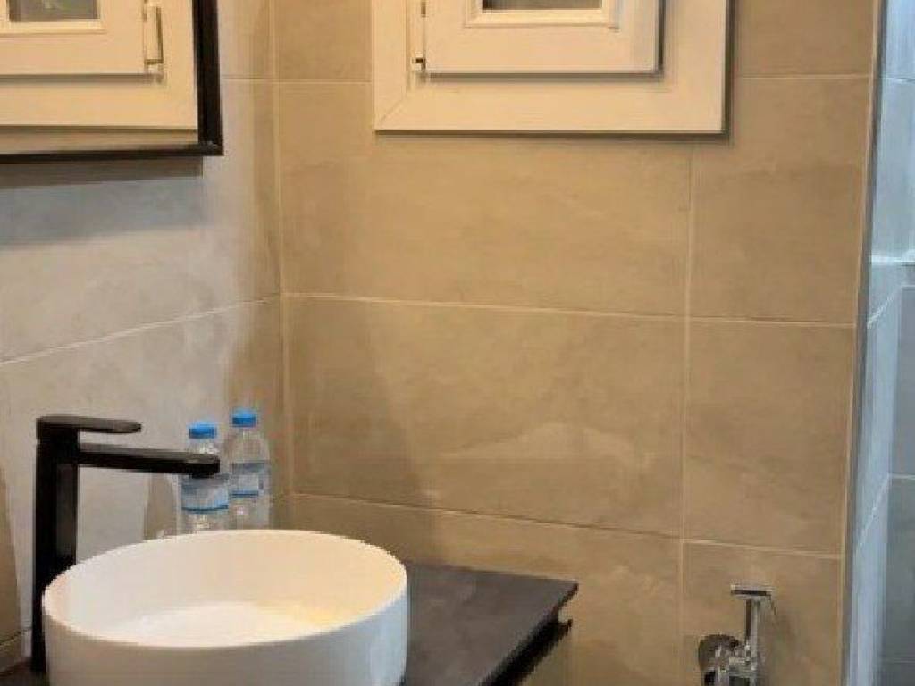 Forumland Real Estate, Μπάνιο