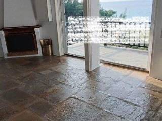 Forumland Real Estate, Σαλόνι