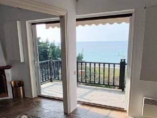 Forumland Real Estate, Σαλόνι