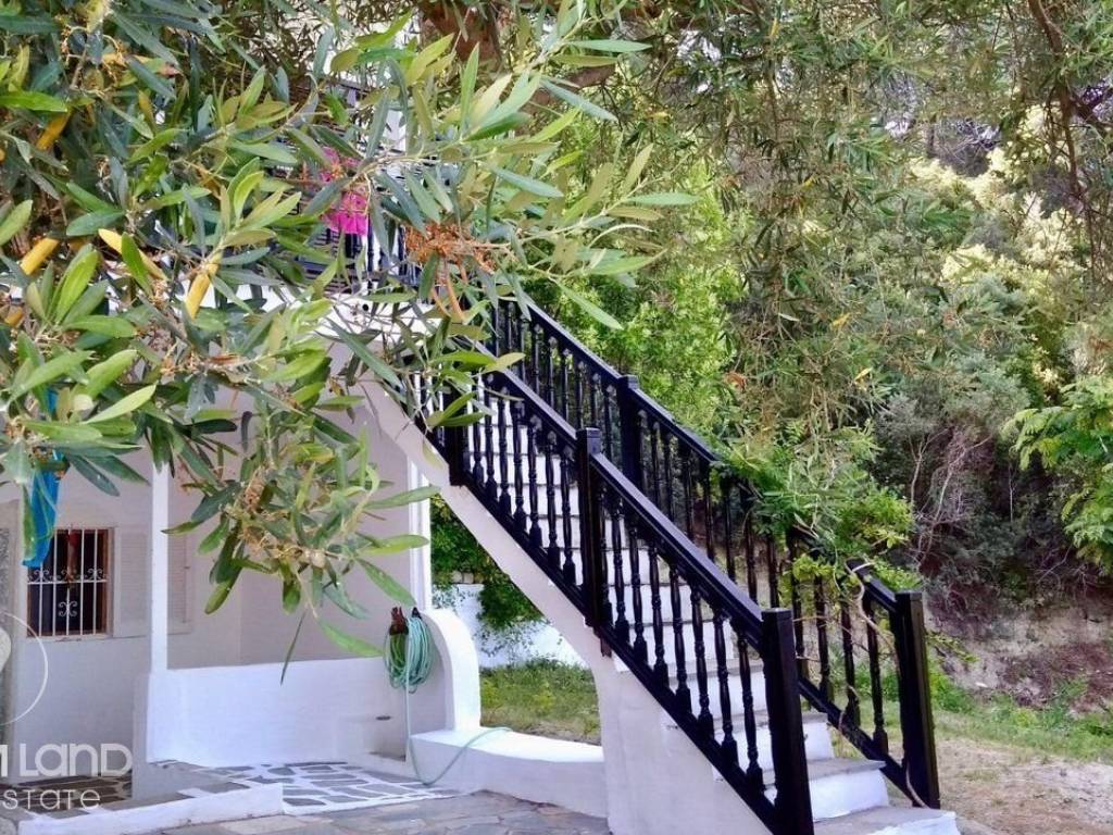 Forumland Real Estate, Εξωτερικές Σκάλες