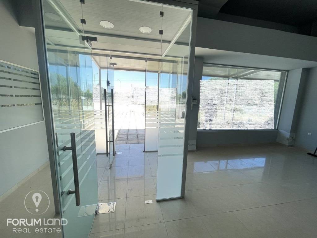 Forumland Real Estate, Είσοδος