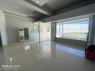 Forumland Real Estate, Είσοδος