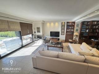 Forumland Real Estate, Living Room