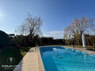 Forumland Real Estate,  pool