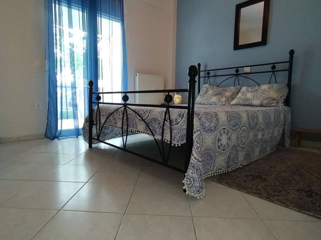 ANYPLACE MESITIKES YPERESIES