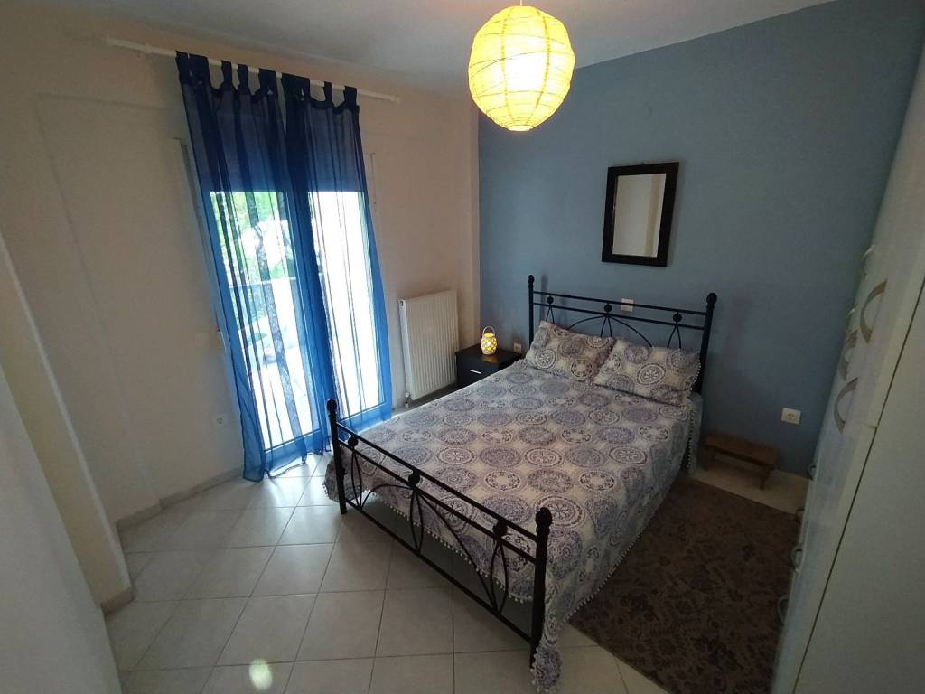 ANYPLACE MESITIKES YPERESIES