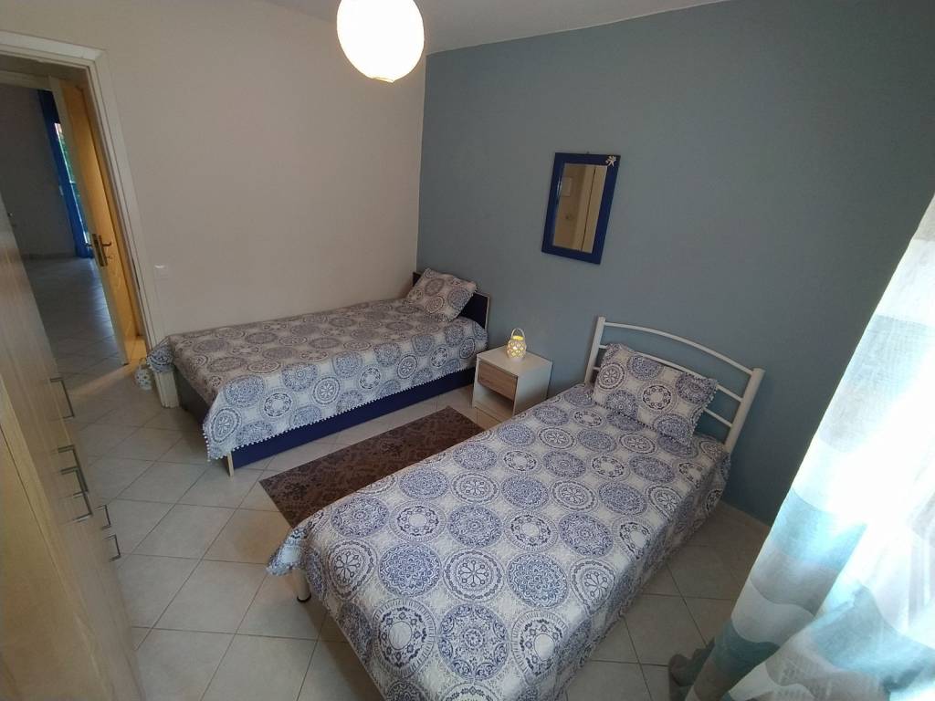 ANYPLACE MESITIKES YPERESIES