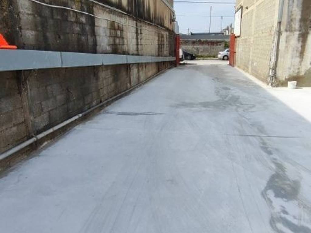 Η ΠΙΣΩ ΕΙΣΟΔΟΣ - ΕΞΟΔΟΣ