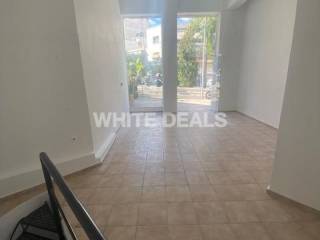 Σκάλα προς αποθήκη