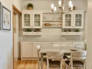 Luxurious built and equipped detached house