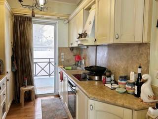 Luxurious built and equipped detached house