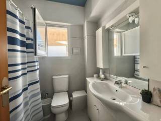 Luxurious built and equipped detached house